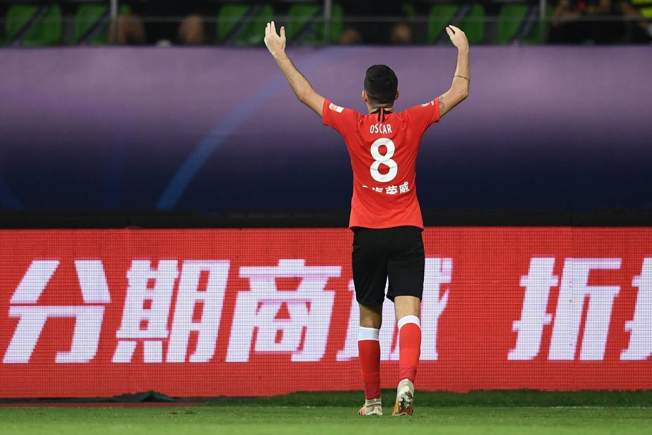 亚冠赛程吃紧，布莱顿今晚单刀错失，更衣室稳定，控场能力受关注